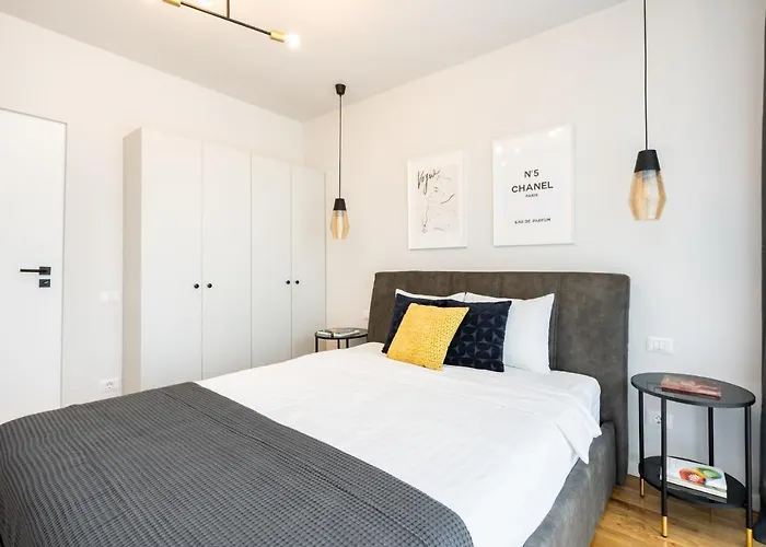 Bright 2br Flat - Location - Views