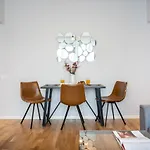 Bright 2br Flat - Location - Views Apartment
