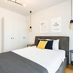 Bright 2br Flat - Location - Views