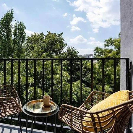 Bright 2br Flat - Location - Views *