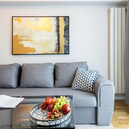 Bright 2br Flat - Location - Views アパート