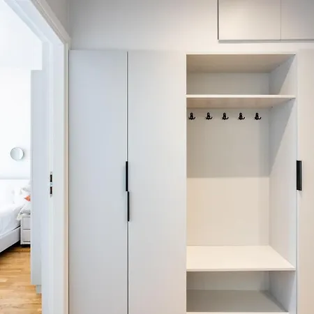 Bright 2br Flat - Location - Views *