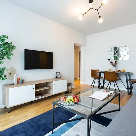 Bright 2br Flat - Location - Views