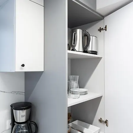 Bright 2br Flat - Location - Views Apartment