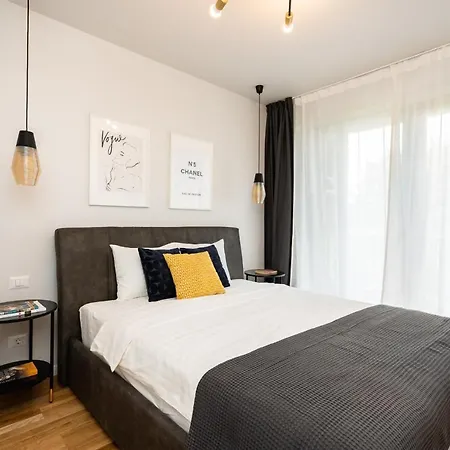 Bright 2br Flat - Location - Views *