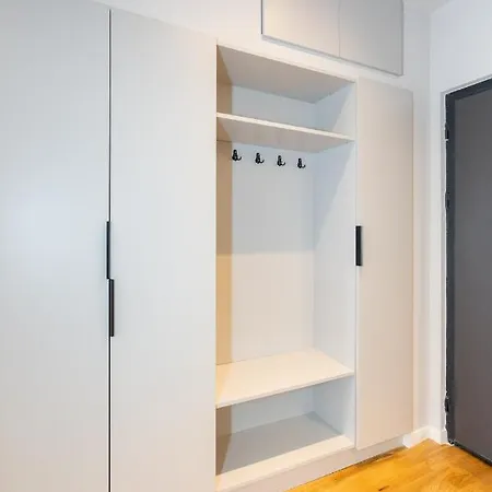 Bright 2br Flat - Location - Views アパート