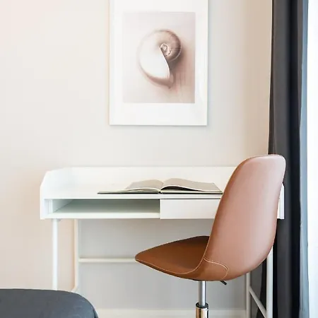 Bright 2br Flat - Location - Views *