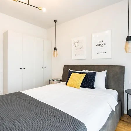 Bright 2br Flat - Location - Views