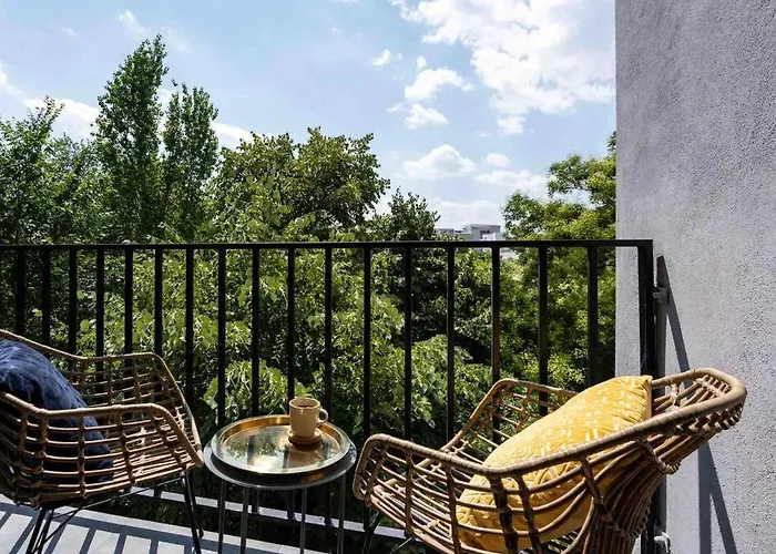 Bright 2br Flat - Location - Views *