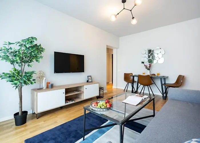 Bright 2br Flat - Location - Views