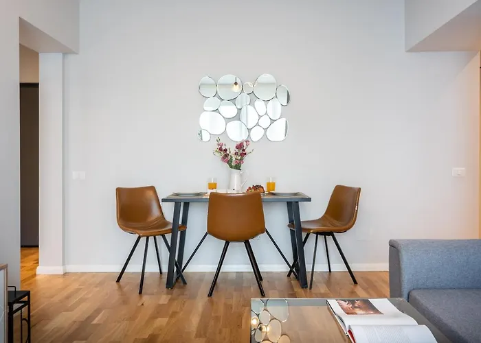 Bright 2br Flat - Location - Views Apartament