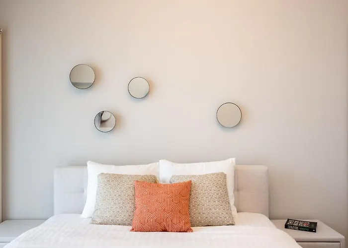 Апартаменти Bright 2br Flat - Location - Views Бухарест