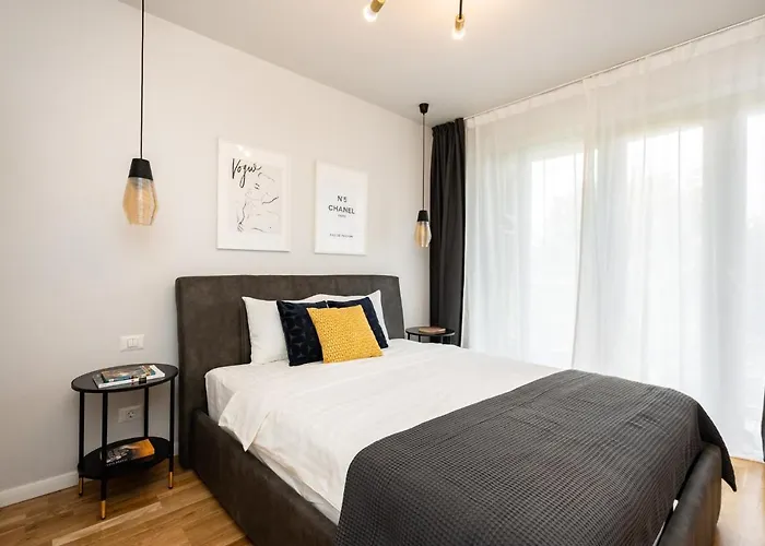 Bright 2br Flat - Location - Views *