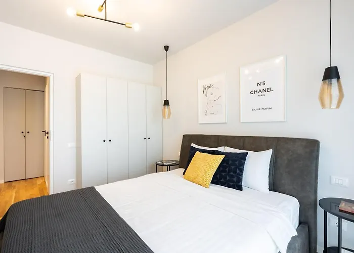 Bright 2br Flat - Location - Views