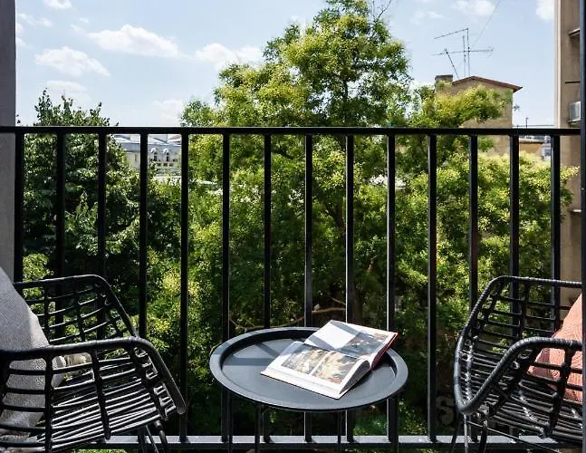 Bright 2br Flat - Location - Views Апартаменти Бухарест