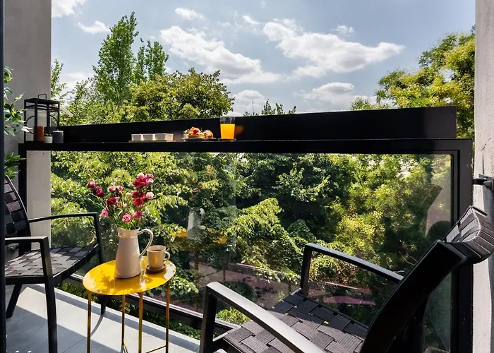 Bright 2br Flat - Location - Views *