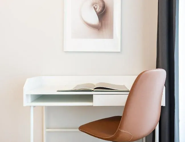 Bright 2br Flat - Location - Views *