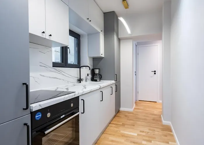 Апартаменти Bright 2br Flat - Location - Views *