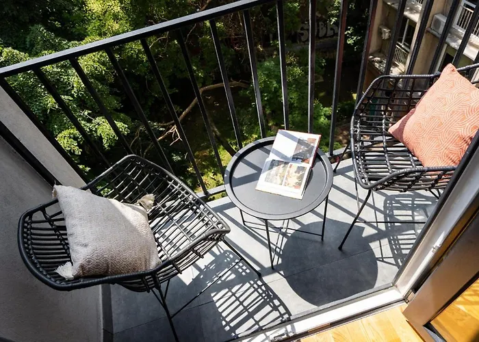 Bright 2br Flat - Location - Views Апартаменти